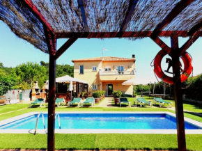 Отель Holiday Home Cardona  Льорет-Де-Мар